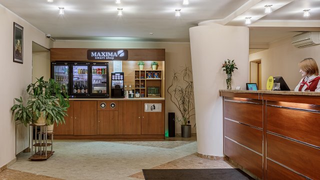 Warm welcome and necessary details: the entrance area of the hotel